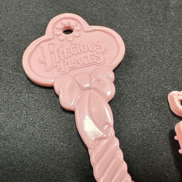 Vintage Precious Places Mom At Work 1988 Replacement Pieces Vacuum & Mom Figure - Picture 6 of 7